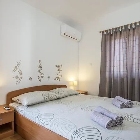 Family Friendly House With A Swimming Pool Maslinica, Solta - 16782
