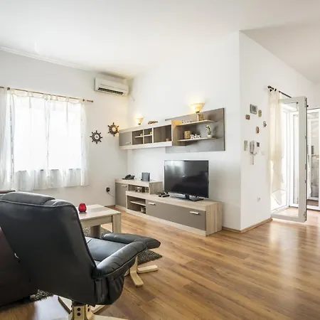 Family Friendly House With A Swimming Pool Maslinica, Solta - 16782