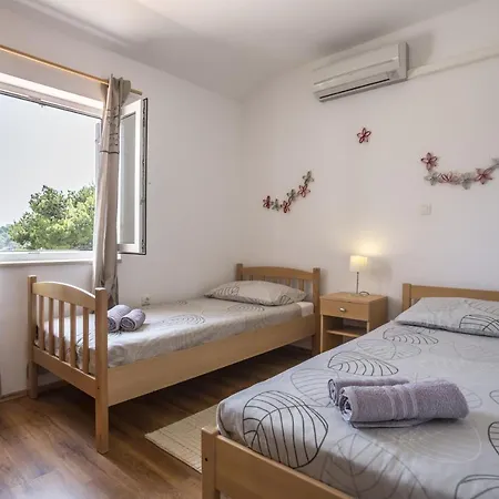 Family Friendly House With A Swimming Pool Maslinica, Solta - 16782 * Grohote