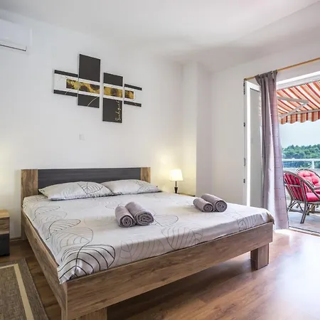 Family Friendly House With A Swimming Pool Maslinica, Solta - 16782 Grohote