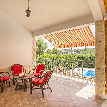 Family Friendly House With A Swimming Pool Maslinica, Solta - 16782 Ferienhaus