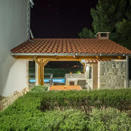 Ferienhaus Family Friendly House With A Swimming Pool Maslinica, Solta - 16782
